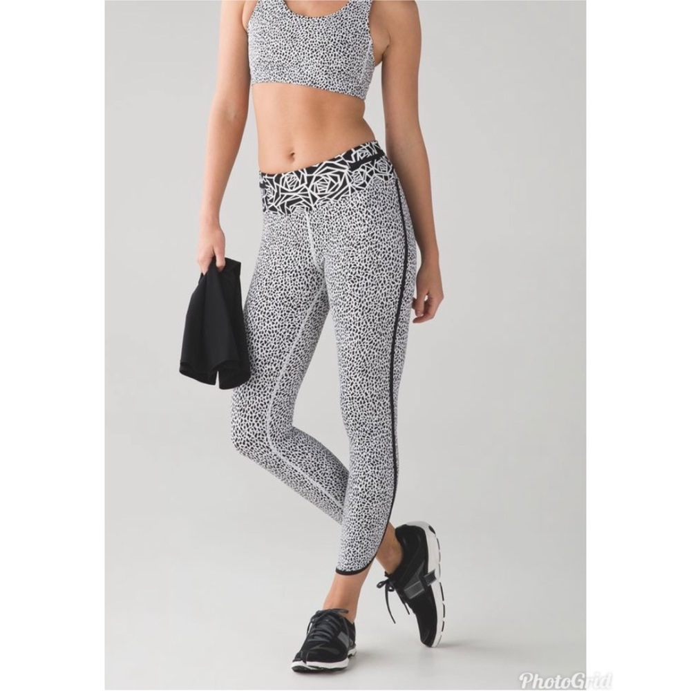Lululemon Real Quick Tights Miss Mosaic White / Posey Black Size 2